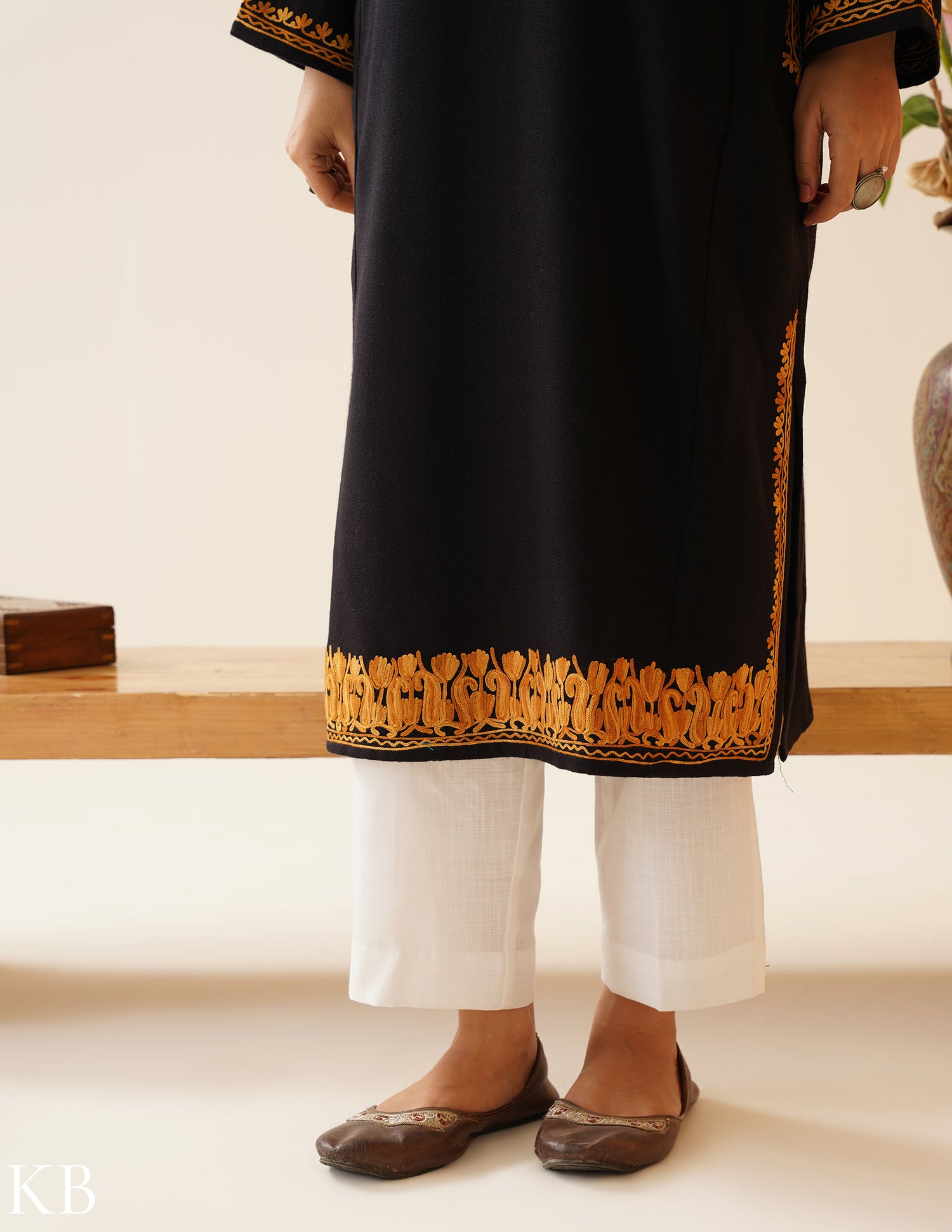 Rang-e-Khizan Classic Black Aari Phiran