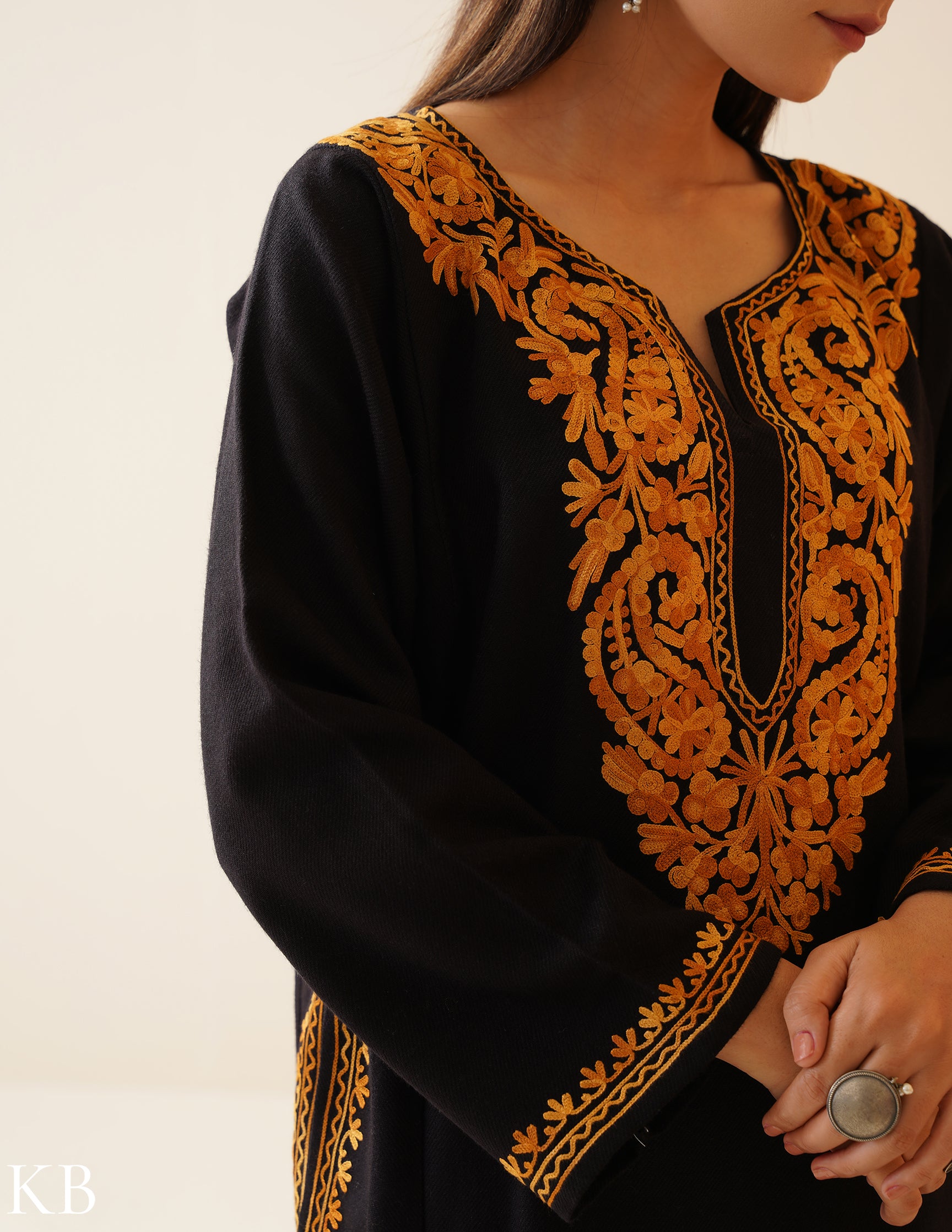 Rang-e-Khizan Classic Black Aari Phiran