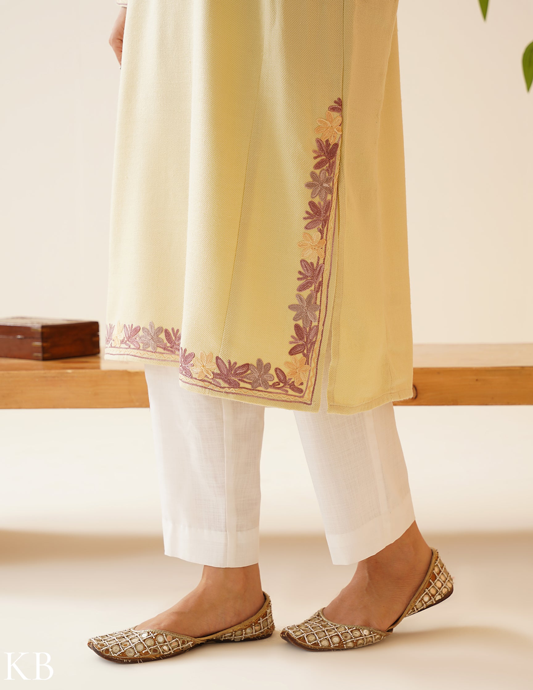 Rang-e-Khizan Ivory Blossom Aari Phiran