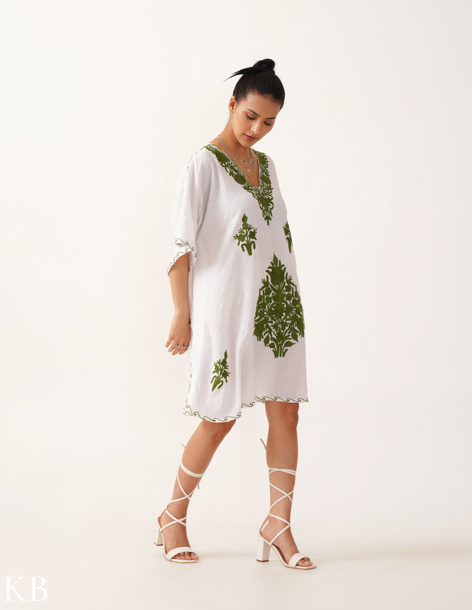 Moss Aari Off-White Crushed Cotton Short Kaftan - Kashmir Box