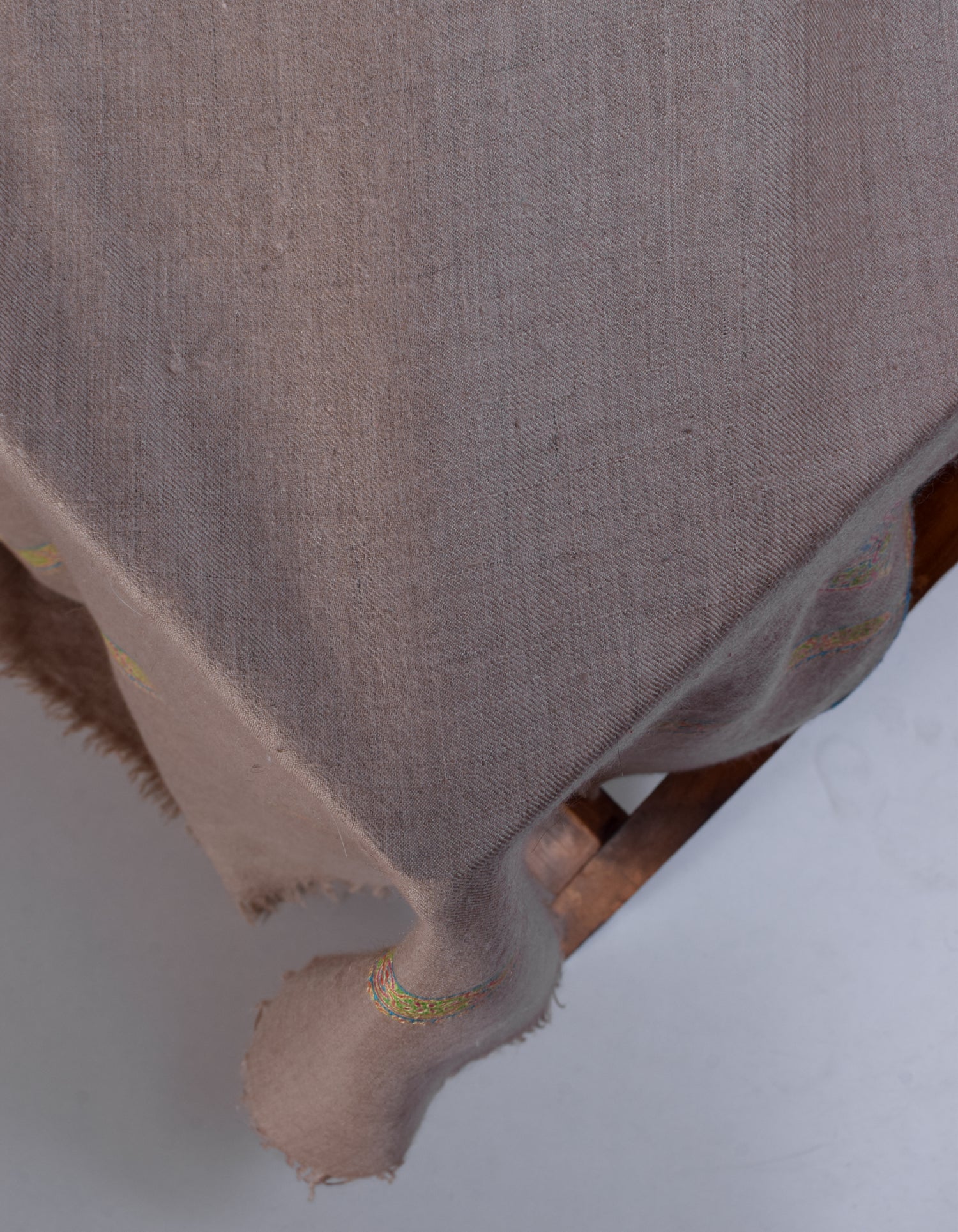 Natural Pastel Grey Handwoven Border Sozni Embroidered Cashmere Pashmina Shawl