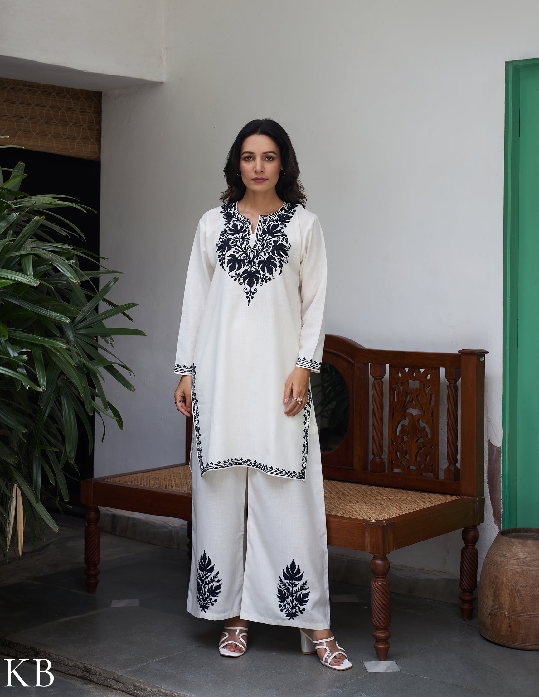 Nigeen Kashmiri Aari Off-white Co-ord set