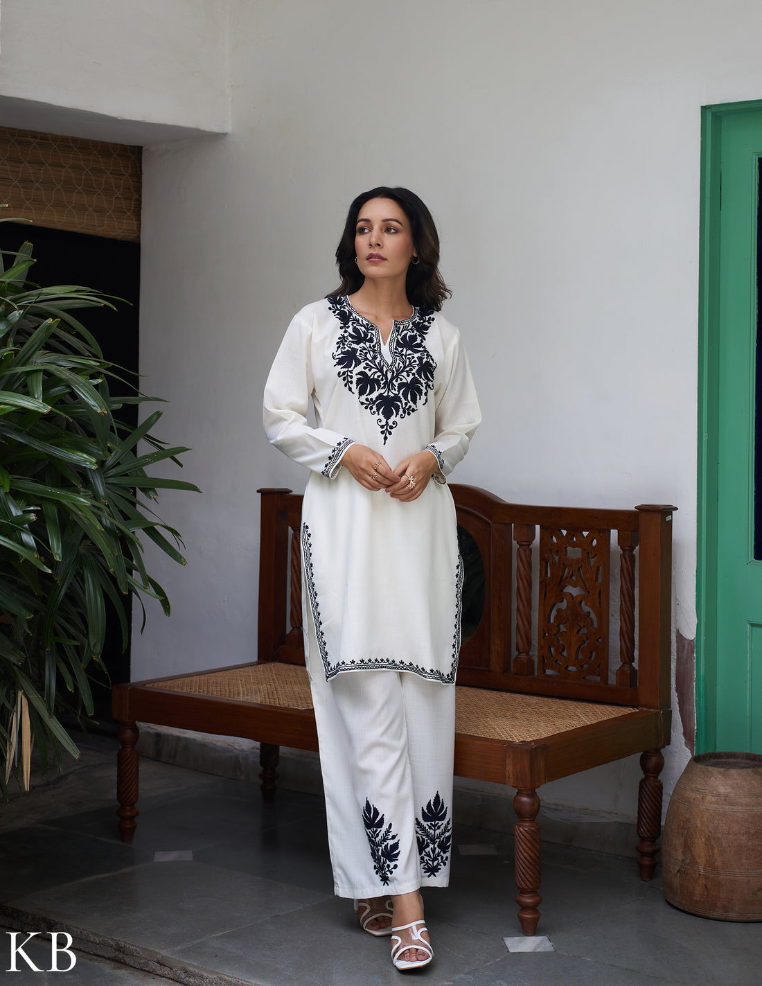 Nigeen Kashmiri Aari Off-white Co-ord set