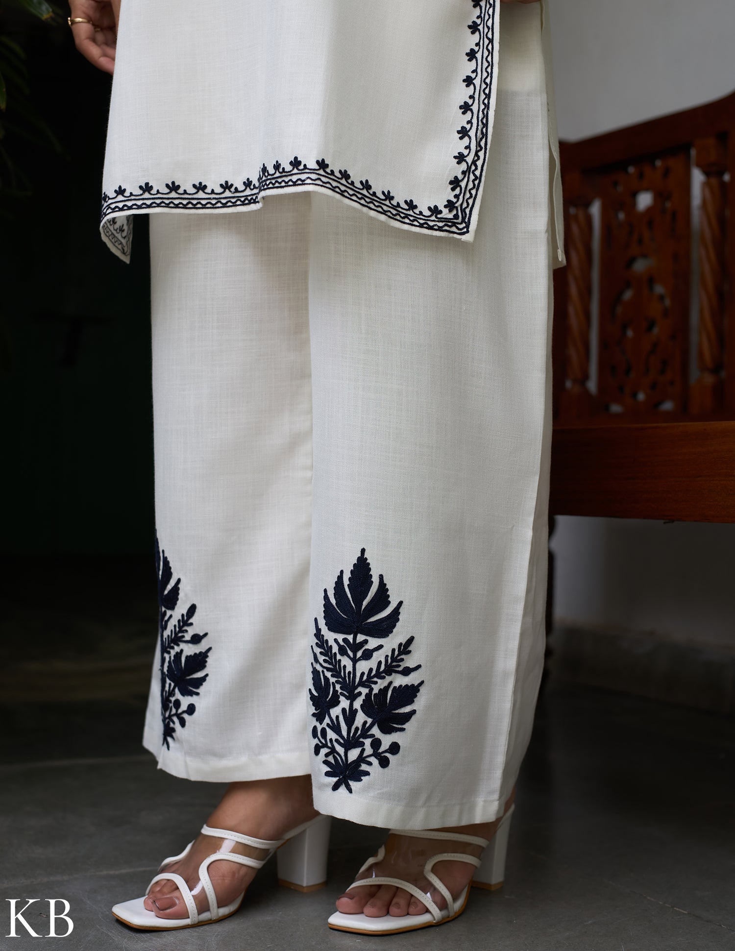 Nigeen Kashmiri Aari Off-white Co-ord set