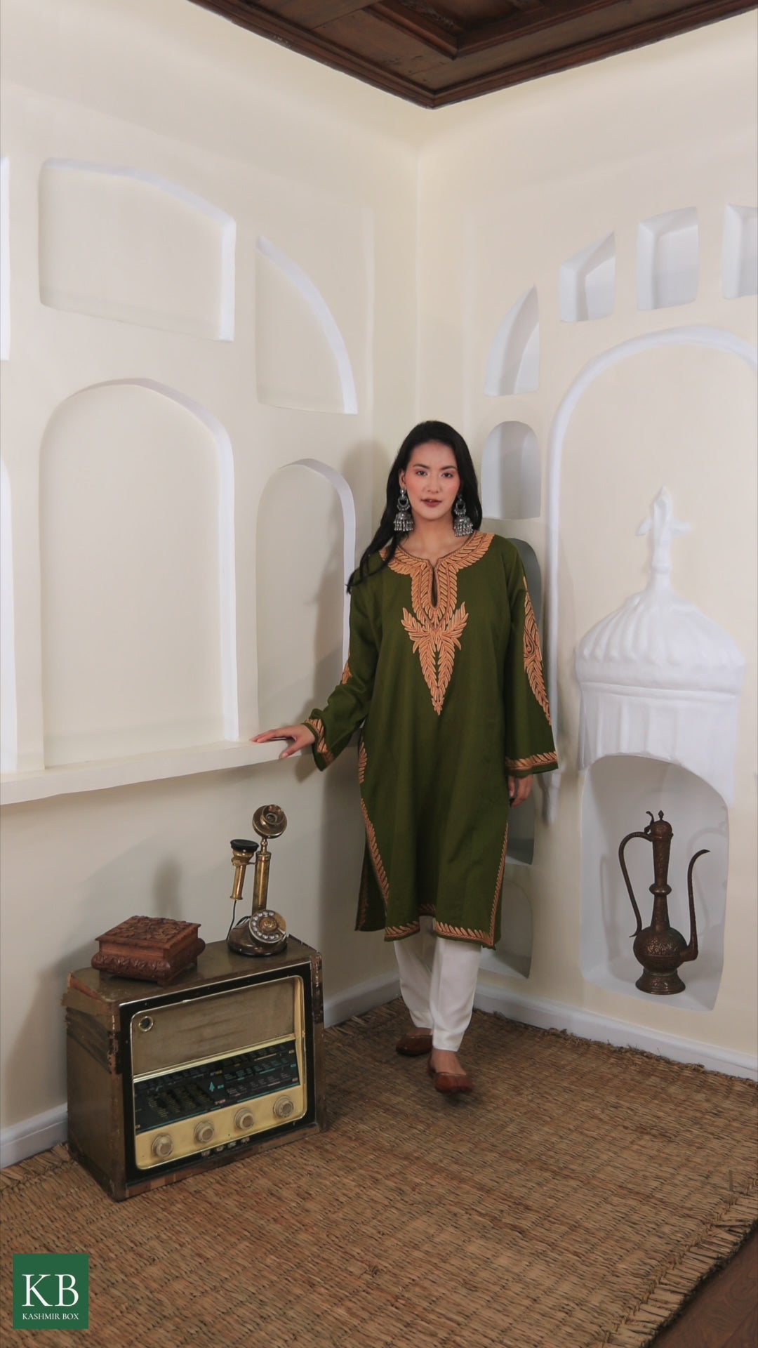 Rang-e-Khizan Elite Luxe Pesto Green Leaf Hand-Aari Phiran