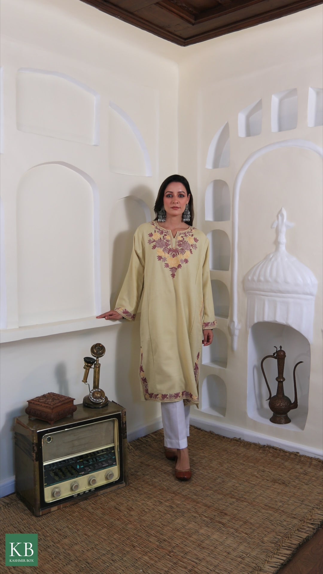 Rang-e-Khizan Ivory Blossom Aari Phiran