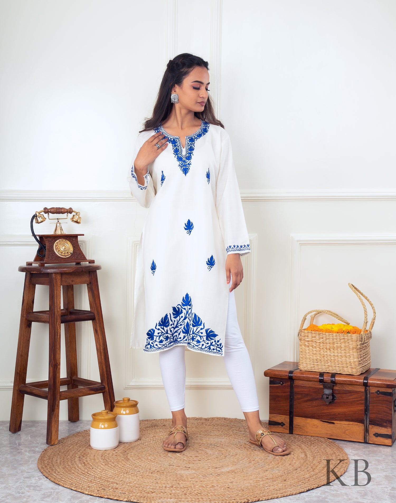 Poshdaar White Aari Embroidered Cotton Kurti