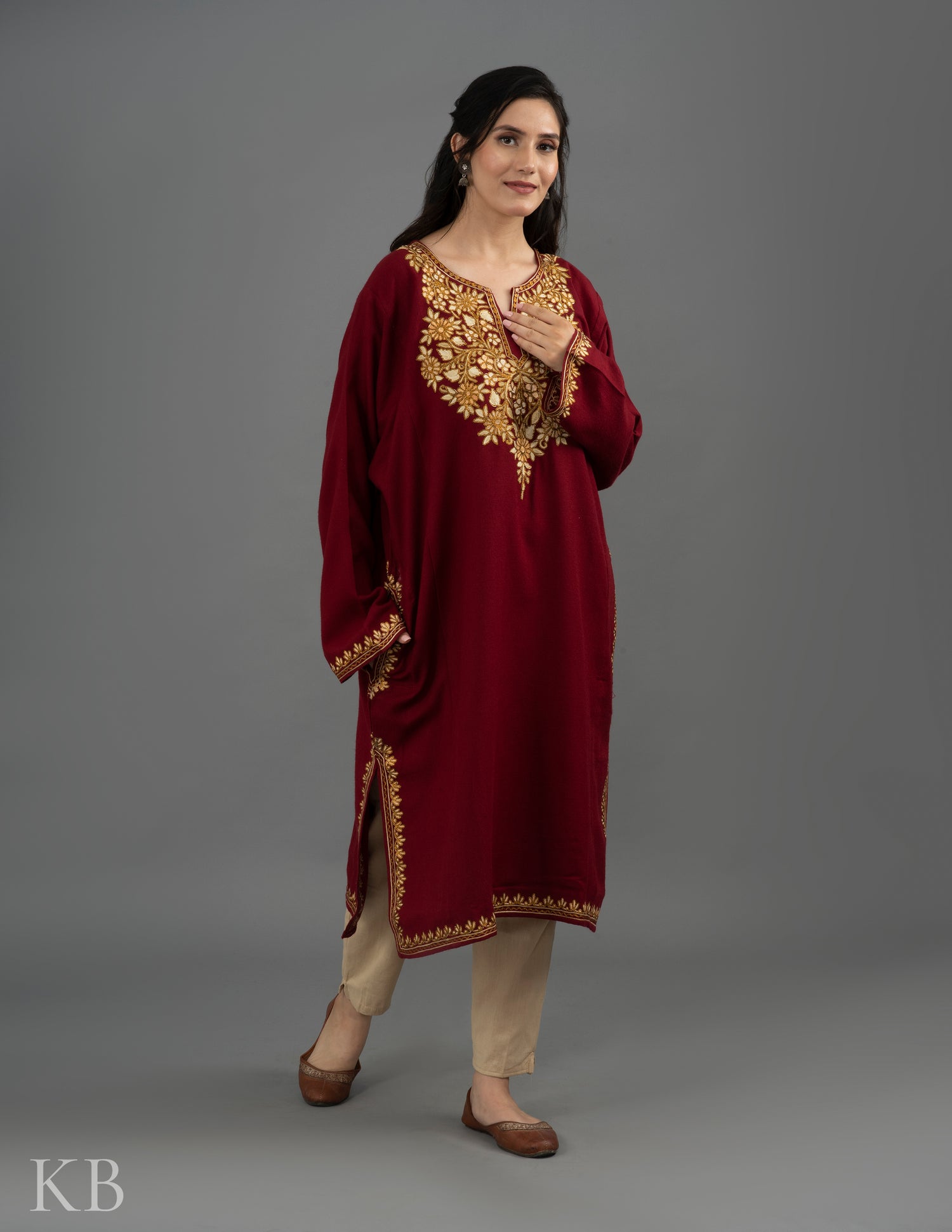 Vine Neck Designed Aari Zari Embroidered Cashmilon Phiran - Kashmir Box