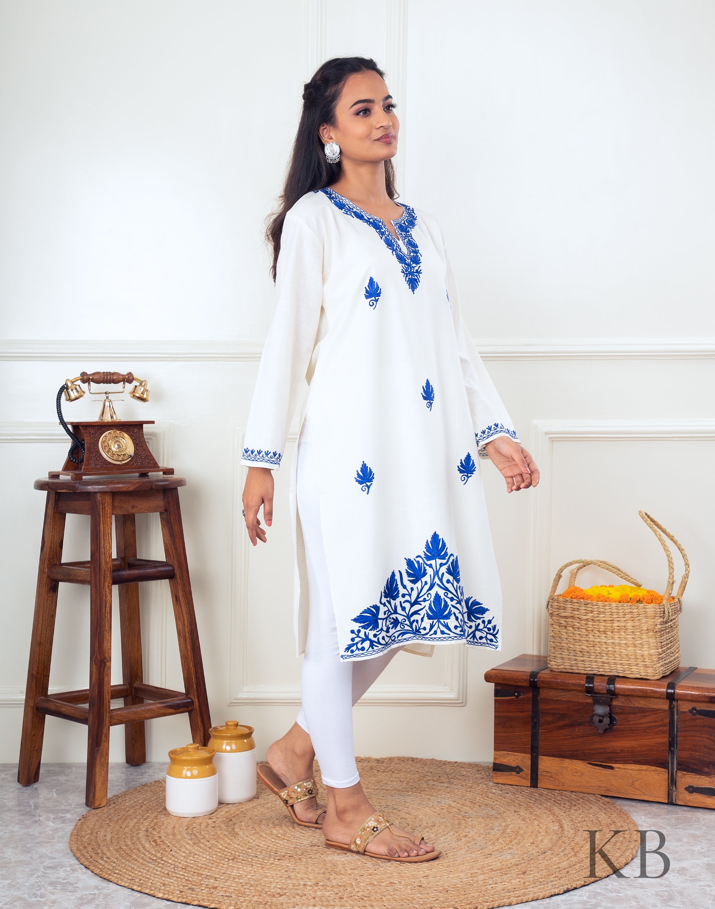 Poshdaar White Aari Embroidered Cotton Kurti