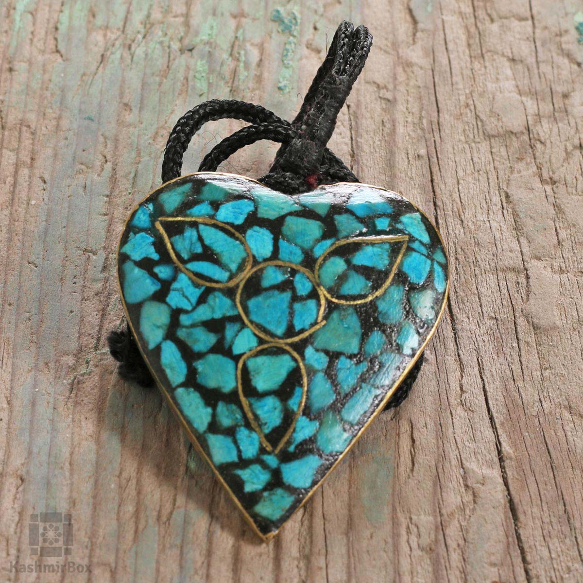 Cordate Ferozi Handmade Pendant - KashmirBox.com